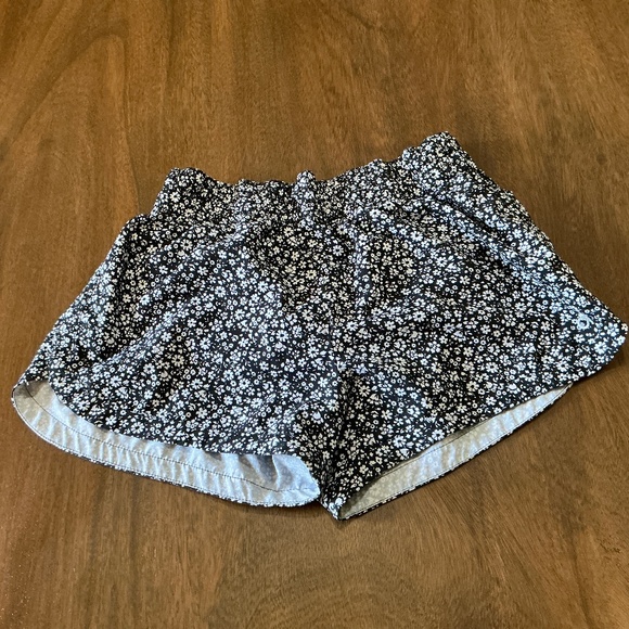 Gap Fit Shorts - Picture 1 of 5